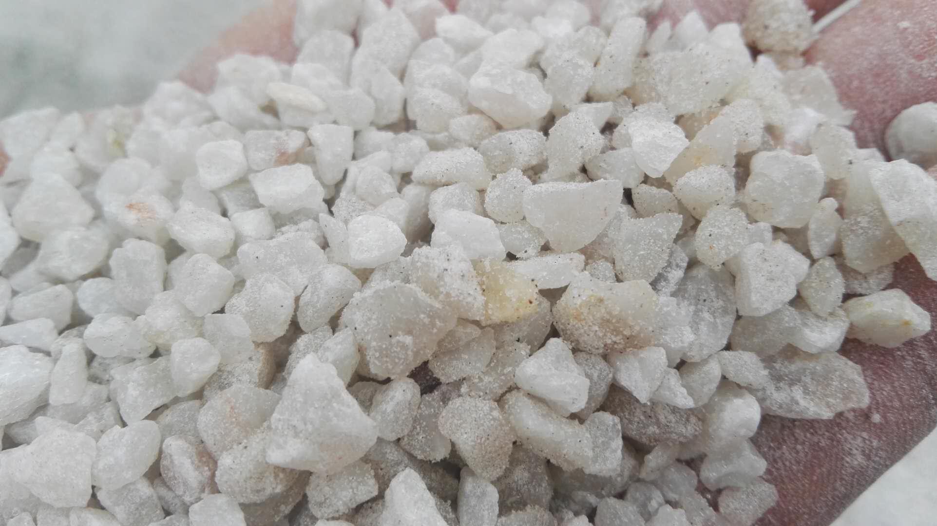 石英砂<a href='http://m.zgysshy.com/jsll/' target='_blank'><u>濾料生產廠家</u></a>